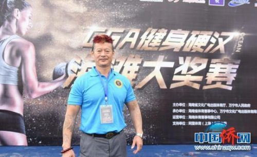 国家一级健身健美裁判员王克文表示,此次前来参赛的选手,年龄跨度从14岁至55岁。比赛分为线上比赛和线下比赛,将全民健身运动落地,带动基层群众的参与。 云天怡 摄 国家一级健身健美裁判员王克文表示,此次前来参赛的选手,年龄跨度从14岁至55岁。比赛分为线上比赛和线下比赛,将全民健身运动落地,带动基层群众的参与。 云天怡 摄