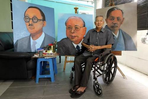 张天相最新画作是创价学会3位会长的巨大画像，以送给该学会名誉会长池田大作(中画像)明年90岁大寿的礼物。(马来西亚《星洲日报》)