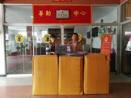清迈华助中心领导与医院代表合影 清迈华助中心领导与医院代表合影