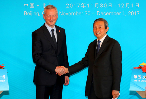12月1日,第五次中法高级别经济财金对话在北京钓鱼台国宾馆举行,图为会后,国务院副总理马凯(右)、法国经济和财政部长勒梅尔(左)共见记者。(图片来源:<a target='_blank' href='http://www.chinanews.com/'>中新社</a>) 12月1日,第五次中法高级别经济财金对话在北京钓鱼台国宾馆举行,图为会后,国务院副总理马凯(右)、法国经济和财政部长勒梅尔(左)共见记者。(图片来源:<a target='_blank' href='http://www.chinanews.com/'>中新社</a>)