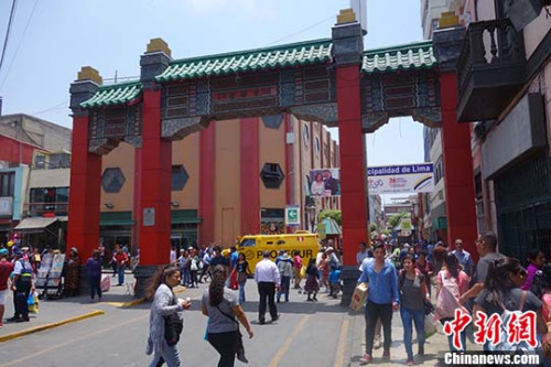 资料图:秘鲁唐人街的“中华坊”牌楼。 <a target='_blank' href='http://www.chinanews.com/'>中新社</a>记者 莫成雄 摄 资料图:秘鲁唐人街的“中华坊”牌楼。 <a target='_blank' href='http://www.chinanews.com/'>中新社</a>记者 莫成雄 摄