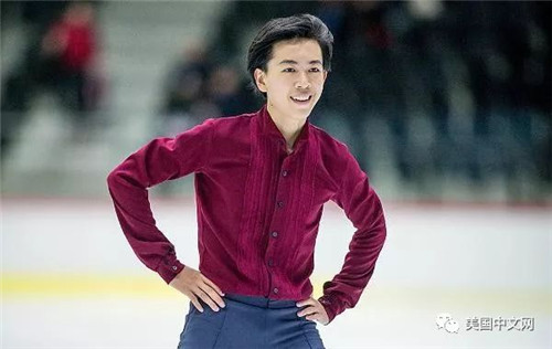 周知方(Vincent Zhou),17岁,生于加州帕拉阿图(Palo Alto),父母均来自中国北京。2017年美国锦标赛上,周知方仅次陈巍获得亚军,2017年花滑世青赛上,再获男单冠军佳绩,现为美国花滑国家队队员。 周知方(Vincent Zhou),17岁,生于加州帕拉阿图(Palo Alto),父母均来自中国北京。2017年美国锦标赛上,周知方仅次陈巍获得亚军,2017年花滑世青赛上,再获男单冠军佳绩,现为美国花滑国家队队员。