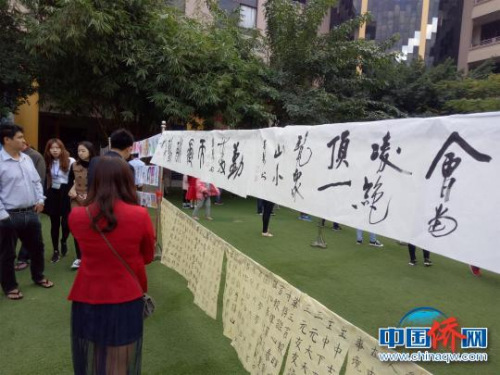 图为学生书画展。 王凡 摄 图为学生书画展。 王凡 摄