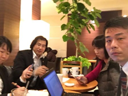 成员在进行会议 成员在进行会议