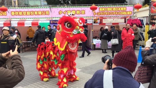 第12届名古屋“春节祭”现场，舞狮在备场。（孙旭光 摄）