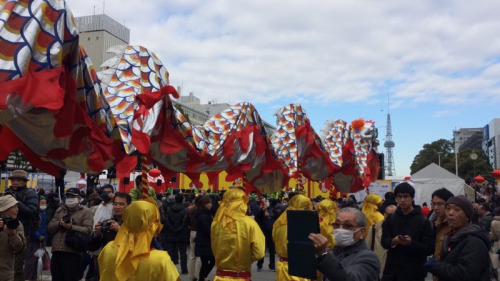 “春节祭”现场的舞龙队伍。(名古屋华助中心 孙旭光/摄) “春节祭”现场的舞龙队伍。(名古屋华助中心 孙旭光/摄)
