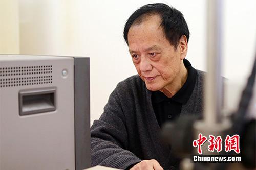资料图为王泽山院士在实验室。朱志飞摄 资料图为王泽山院士在实验室。朱志飞摄