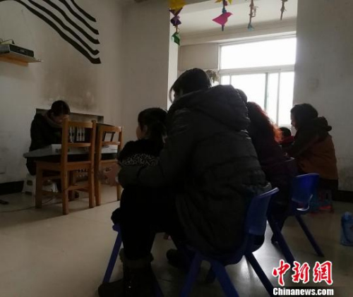 创办13年来,山西方舟自闭症康复研究院已为600多个孩子提供专业训练,为1200多个家庭提供义务咨询和指导。 杨杰英 摄 创办13年来,山西方舟自闭症康复研究院已为600多个孩子提供专业训练,为1200多个家庭提供义务咨询和指导。 杨杰英 摄