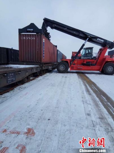 大批货物装车发往欧洲。长春国际陆港发展有限公司供图
