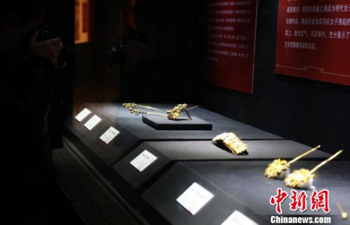 图为展出的各类明代王妃首饰。 刘占昆 摄 图为展出的各类明代王妃首饰。 刘占昆 摄