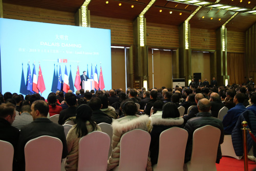 演讲现场。 (《欧洲时报》/张新 摄) 演讲现场。 (《欧洲时报》/张新 摄)