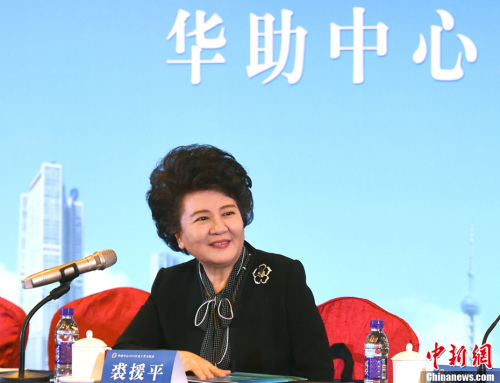 1月10日,国务院侨办主任裘援平出席了在北京举行的2018年“华助中心”年度工作座谈会。<a target='_blank' href='http://www.chinanews.com/'>中新社</a>记者 张勤 摄 1月10日,国务院侨办主任裘援平出席了在北京举行的2018年“华助中心”年度工作座谈会。<a target='_blank' href='http://www.chinanews.com/'>中新社</a>记者 张勤 摄
