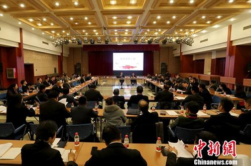 1月10日，“华助中心2018年度工作交流会”在北京举行，与会代表座谈交流。