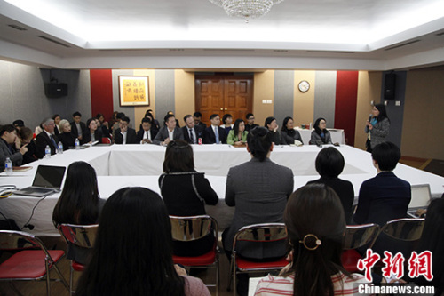 图为心理健康机构的专家代表在现场进行心理问题讲座。 <a target='_blank' href='http://www.chinanews.com/'>中新社</a>记者 余瑞冬 摄 图为心理健康机构的专家代表在现场进行心理问题讲座。 <a target='_blank' href='http://www.chinanews.com/'>中新社</a>记者 余瑞冬 摄