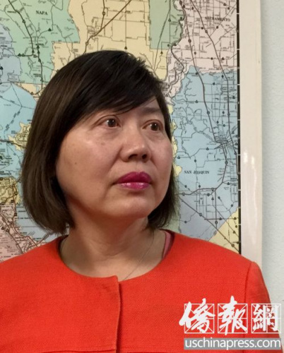 华裔律师华强呼吁女性站出来，高声说出#MeToo。（侨报记者邱晨摄）