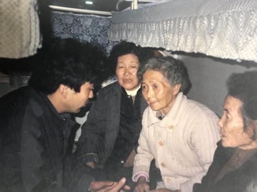 1992年,三位韩籍“慰安妇”到北京寻求童增的支持。受访者供图 1992年,三位韩籍“慰安妇”到北京寻求童增的支持。受访者供图