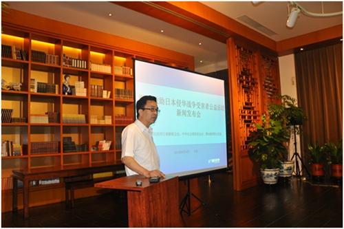 2013年8月14日,童增在援助二战争受害者活动新闻发布会上讲话。受访者供图 2013年8月14日,童增在援助二战争受害者活动新闻发布会上讲话。受访者供图