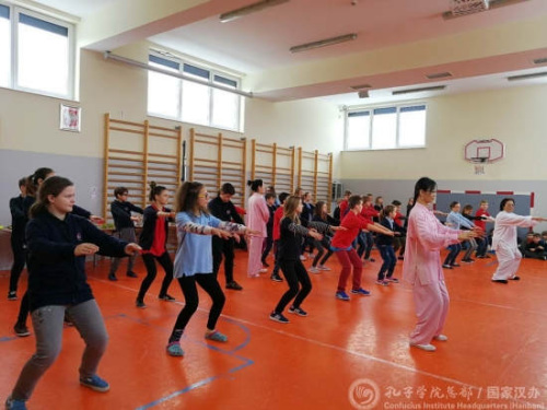 太极拳现场教学。 太极拳现场教学。