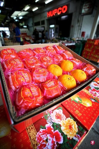 今年的农历新年落在2月,来自各地的年柑有更充足的果熟期,因而会偏甜。(龙国雄摄) 今年的农历新年落在2月,来自各地的年柑有更充足的果熟期,因而会偏甜。(龙国雄摄)