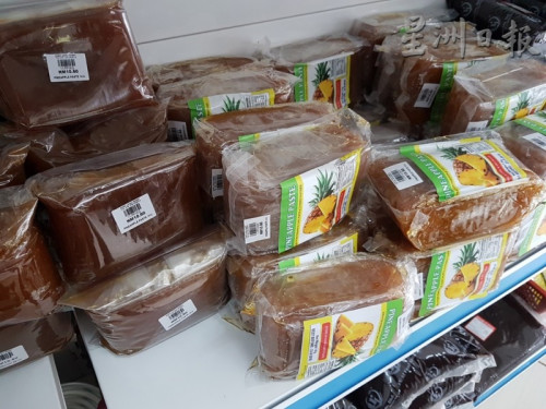 黄梨饼材料是新春热卖品，现成黄梨馅也是。（马来西亚《星洲日报》）