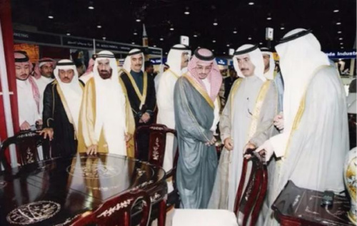 迪拜王室及政府官员参观远东家具展。