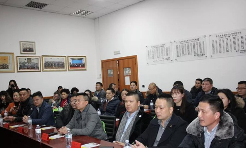 当地华侨华人积极参与活动 当地华侨华人积极参与活动