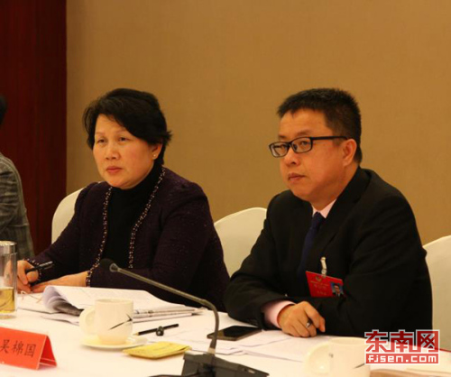 省政协委员、致公党福建省委会专职副主委吴棉国(右一)建议要创新海外高层次人才引进模式。