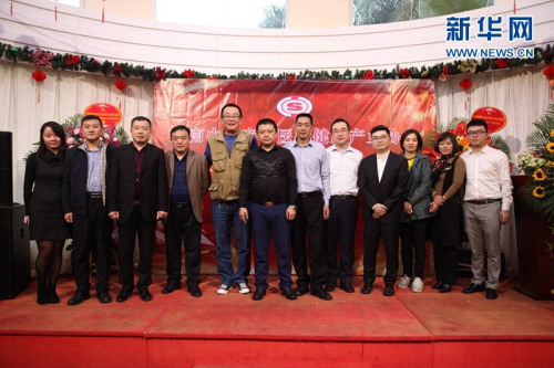 越南华人人口_...任监誓人,美国越南华人团体联合会全体首长宣誓就职 黎志滔