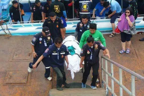 中国游客在泰国溺亡。图片来源:泰国《世界日报》 中国游客在泰国溺亡。图片来源:泰国《世界日报》