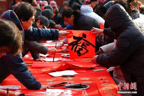 小年来临 春联送福