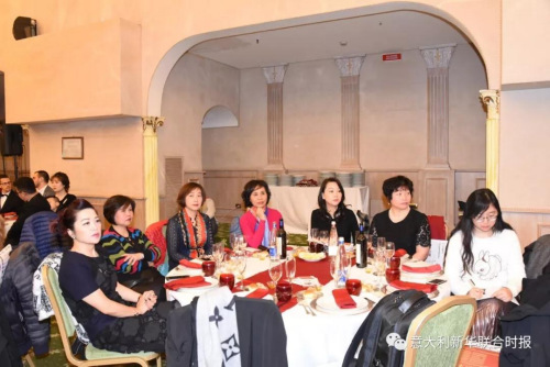 与会嘉宾出席换届仪式。 (意大利《新华联合时报》微信公众号) 与会嘉宾出席换届仪式。 (意大利《新华联合时报》微信公众号)