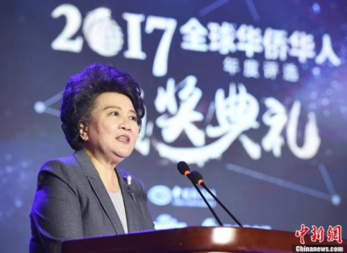 1月10日,由中国新闻社主办的“2017全球华侨华人年度评选”颁奖典礼在北京举行,“2017全球华侨华人十大新闻”在现场揭晓,国务院侨办主任裘援平出席颁奖典礼并致辞。<a target='_blank' href='http://www.chinanews.com/'>中新社</a>记者 侯宇 摄 1月10日,由中国新闻社主办的“2017全球华侨华人年度评选”颁奖典礼在北京举行,“2017全球华侨华人十大新闻”在现场揭晓,国务院侨办主任裘援平出席颁奖典礼并致辞。<a target='_blank' href='http://www.chinanews.com/'>中新社</a>记者 侯宇 摄