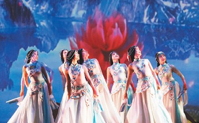 2017年7月9日,多伦多华星艺术团主办的“文化中国·华星闪耀”歌舞晚会在大多伦多地区列治文山市举行。图为古典舞《女儿情》。 <a target='_blank' href='http://www.chinanews.com/'>中新社</a>记者 余瑞冬摄 2017年7月9日,多伦多华星艺术团主办的“文化中国·华星闪耀”歌舞晚会在大多伦多地区列治文山市举行。图为古典舞《女儿情》。 <a target='_blank' href='http://www.chinanews.com/'>中新社</a>记者 余瑞冬摄