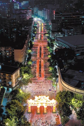 资料图:荔湾花市(片)。 广州日报全媒体记者苏俊杰 摄 资料图:荔湾花市(片)。 广州日报全媒体记者苏俊杰 摄