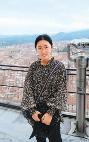 陈治颖渐渐适应了留学生活。图为她在意大利旅行时的纪念照。 陈治颖渐渐适应了留学生活。图为她在意大利旅行时的纪念照。