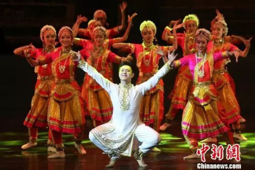 资料图。东方歌舞团,中国最负盛名的国家级艺术院团,代表了我国音乐舞蹈艺术的最高成就,出访五大洲70多个国家和地区,发挥了“文化使节”的独特作用。 资料图。东方歌舞团,中国最负盛名的国家级艺术院团,代表了我国音乐舞蹈艺术的最高成就,出访五大洲70多个国家和地区,发挥了“文化使节”的独特作用。