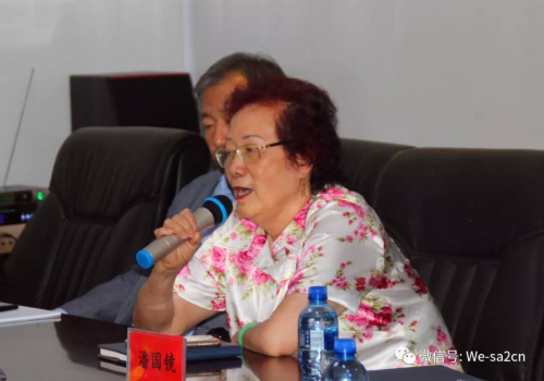 南部非洲粤港澳总商会会长陈玉玲代表领保顾问发言。(图片来源:南非侨网微信公众号) 南部非洲粤港澳总商会会长陈玉玲代表领保顾问发言。(图片来源:南非侨网微信公众号)
