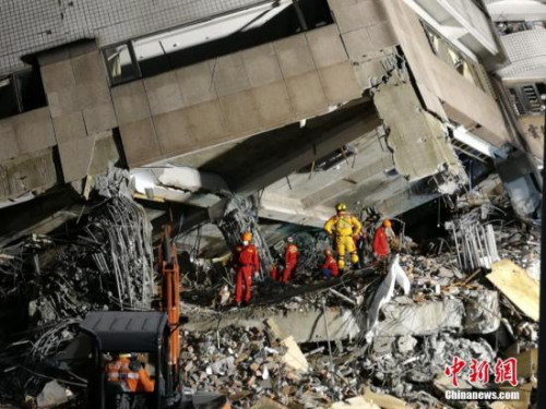 资料图:2月9日救援人员在进行搜救工作。<a target='_blank' href='http://www.chinanews.com/'>中新社</a>记者 肖开霖 摄 资料图:2月9日救援人员在进行搜救工作。<a target='_blank' href='http://www.chinanews.com/'>中新社</a>记者 肖开霖 摄