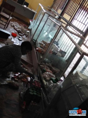 巴布亚新几内亚发生7.5级地震。 巴布亚新几内亚发生7.5级地震。