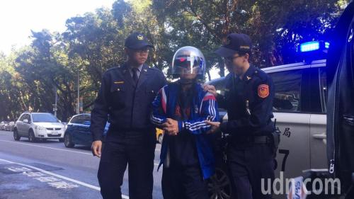 张姓嫌犯被逮捕。图片来源：台湾“联合新闻网”