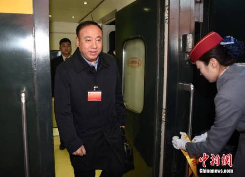 3月2日清晨,参加十三届全国人大一次会议的黑龙江代表团乘坐火车抵达北京。 <a target='_blank' href='http://www.chinanews.com/'>中新社</a>记者 侯宇 摄 3月2日清晨,参加十三届全国人大一次会议的黑龙江代表团乘坐火车抵达北京。 <a target='_blank' href='http://www.chinanews.com/'>中新社</a>记者 侯宇 摄