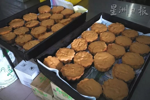 口感绵密的鸡蛋糕满是蛋香。(马来西亚《星洲日报》记者/李慧婷 摄) 口感绵密的鸡蛋糕满是蛋香。(马来西亚《星洲日报》记者/李慧婷 摄)