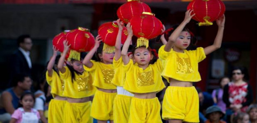新西兰举办元宵节亮灯活动,20万人次庆祝中国节日。(图片来源:新西兰天维网) 新西兰举办元宵节亮灯活动,20万人次庆祝中国节日。(图片来源:新西兰天维网)