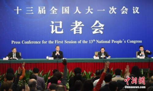 3月8日上午，十三届全国人大一次会议在北京举行记者会，外交部部长王毅就“中国外交政策和对外关系”回答中外记者提问。<a target='_blank' href='http://www.chinanews.com/'>中新社</a>记者 侯宇 摄