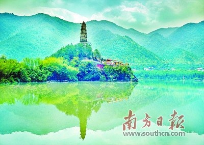 元魁塔位于松口镇铜琶村,始建于明万历四十七年(1619年),于崇祯二年(1629年)竣工,为明末吏部侍郎、翰林学士、东宫侍讲李士淳募资建造。1644年明朝灭亡,李士淳携太子逃回松口后,曾带太子登临元魁塔,并赋一首《登元魁塔诗》,诗中有“收拾金瓯掀铁臂,龙飞九五又重来”的诗句。(何森垚 摄) 元魁塔位于松口镇铜琶村,始建于明万历四十七年(1619年),于崇祯二年(1629年)竣工,为明末吏部侍郎、翰林学士、东宫侍讲李士淳募资建造。1644年明朝灭亡,李士淳携太子逃回松口后,曾带太子登临元魁塔,并赋一首《登元魁塔诗》,诗中有“收拾金瓯掀铁臂,龙飞九五又重来”的诗句。(何森垚 摄)