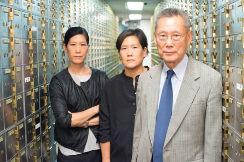 国宝银行创办人孙启诚(右一)与女儿孙仪芬(左一)、孙仪文 国宝银行创办人孙启诚(右一)与女儿孙仪芬(左一)、孙仪文