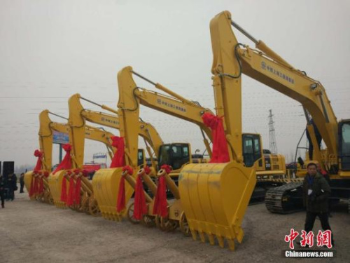 京雄城际铁路开工标志着雄安新区重大基础设施启动建设。该铁路是联系雄安新区、北京新机场和北京城区最便捷、高效的重大交通基础设施,可实现30分钟从北京城区到达雄安新区。<a target='_blank' href='http://www.chinanews.com/' >中新网</a>记者 李金磊 摄 京雄城际铁路开工标志着雄安新区重大基础设施启动建设。该铁路是联系雄安新区、北京新机场和北京城区最便捷、高效的重大交通基础设施,可实现30分钟从北京城区到达雄安新区。<a target='_blank' href='http://www.chinanews.com/' >中新网</a>记者 李金磊 摄