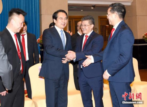3月13日,中国国务院侨务办公室副主任谭天星在北京会见荷兰文成同乡会访问团一行。<a target='_blank' href='http://www.chinanews.com/'>中新社</a>记者 张勤 摄 3月13日,中国国务院侨务办公室副主任谭天星在北京会见荷兰文成同乡会访问团一行。<a target='_blank' href='http://www.chinanews.com/'>中新社</a>记者 张勤 摄
