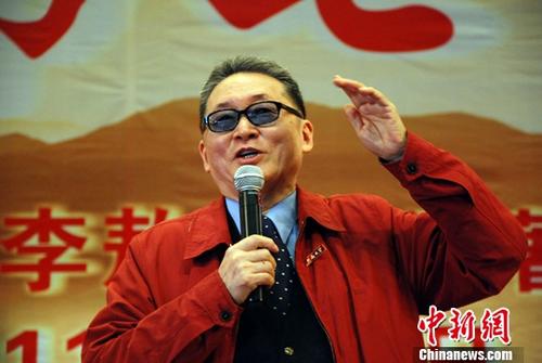 李敖资料图。<a target='_blank' href='http://www.chinanews.com/'>中新社</a>发 袁宏伟 摄 李敖资料图。<a target='_blank' href='http://www.chinanews.com/'>中新社</a>发 袁宏伟 摄
