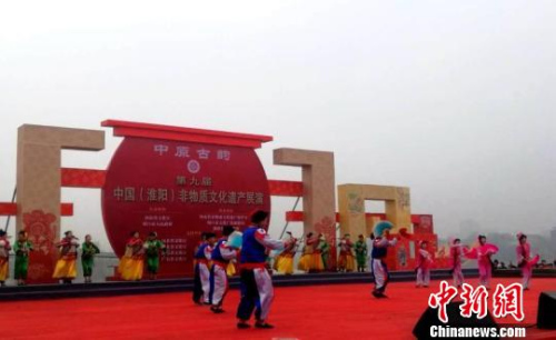 图为来自河北省的非遗项目昌黎地秧歌。 刘鹏 摄 图为来自河北省的非遗项目昌黎地秧歌。 刘鹏 摄